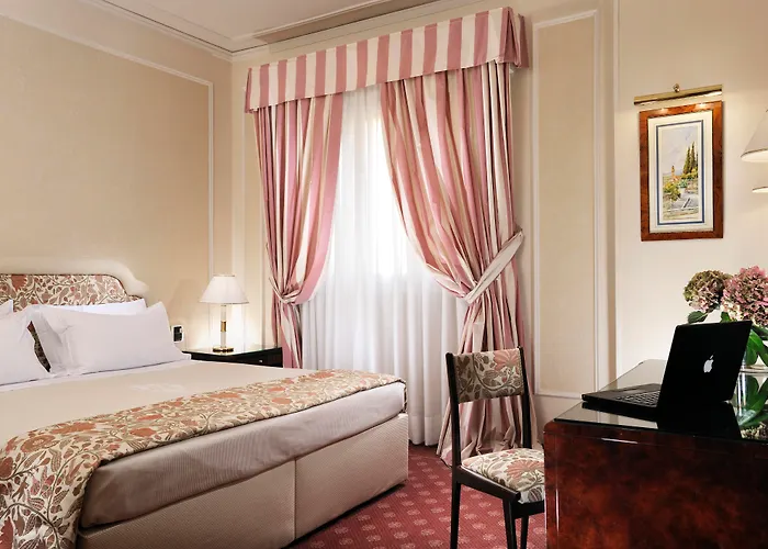 Hotel De La Ville